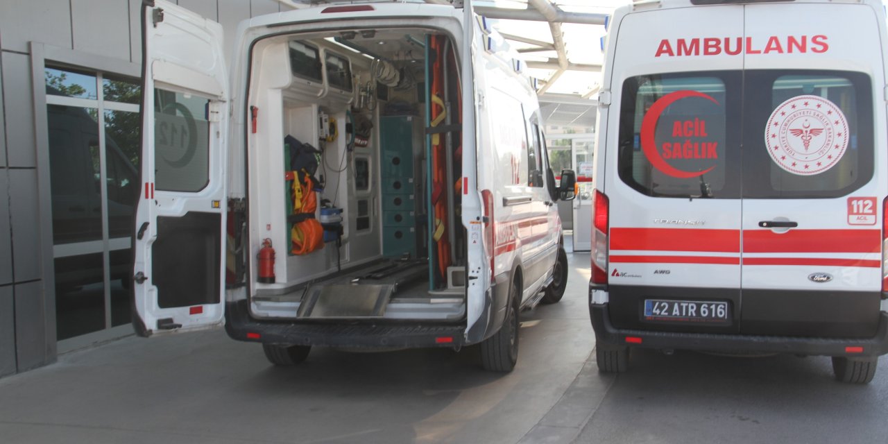 Üzerine saman balyası düştü