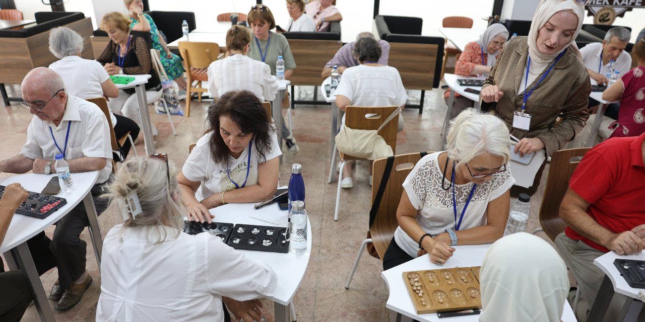 Emek Kafe gerçekleştirdiği etkinliklerle büyük ilgi görüyor