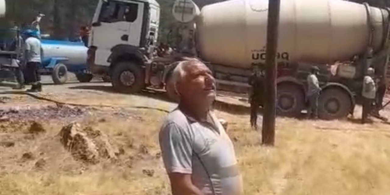 Beton pompasını yangın söndürme aracı olarak kullandı