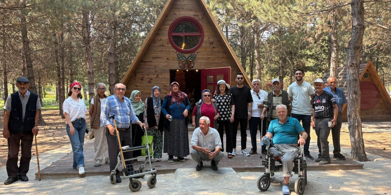 Eskişehir'de yaşlılar sabah sporunda buluştu