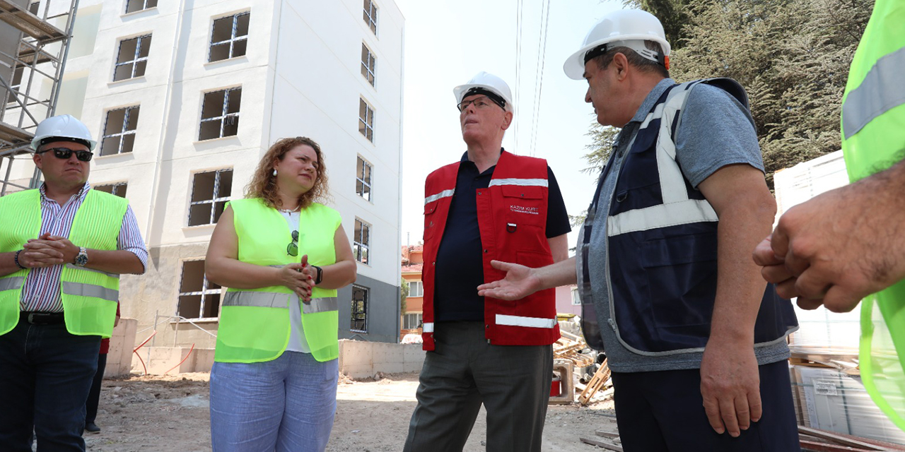 Başkan Kurt Karapınar Kentsel Dönüşüm Projesi'ni inceledi