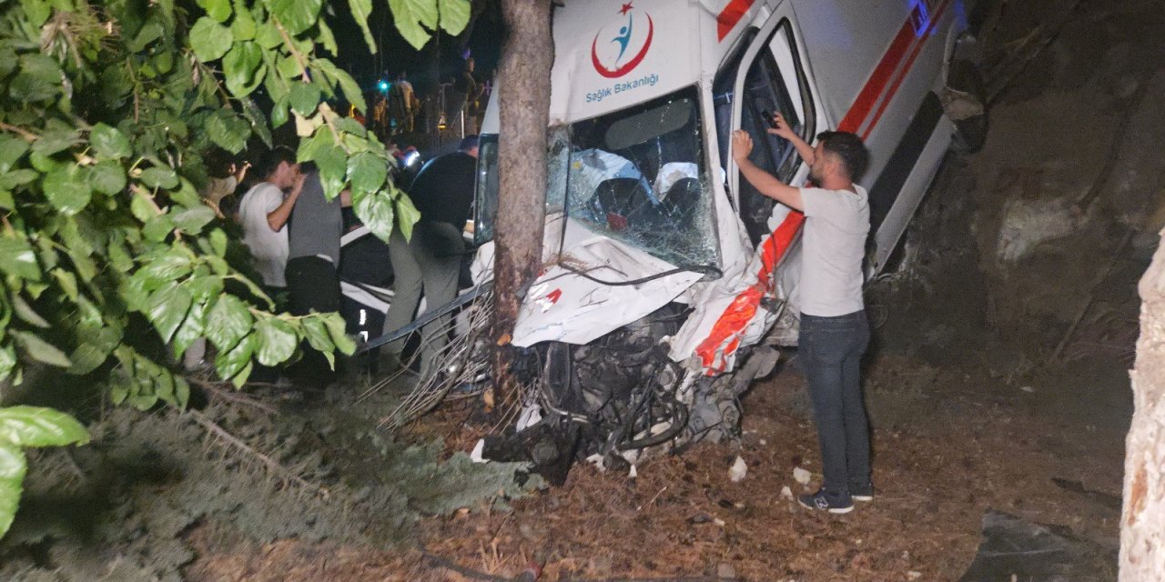 Bursa’da kamyonet ambulansa çarptı: 5 yaralı