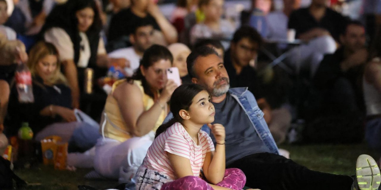 Yaz akşamları sinema keyfi devam ediyor