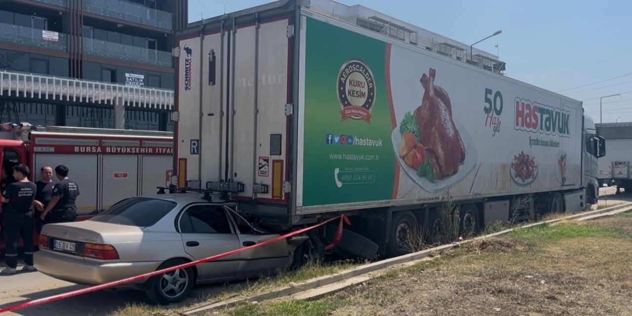 Park halindeki tıra çarptı: 2 çocuk babası hayatını kaybetti