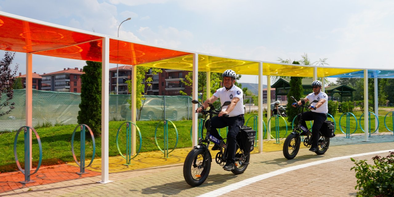 Eskişehir'de zabıta ekipleri elektrikli bisikletle görevde