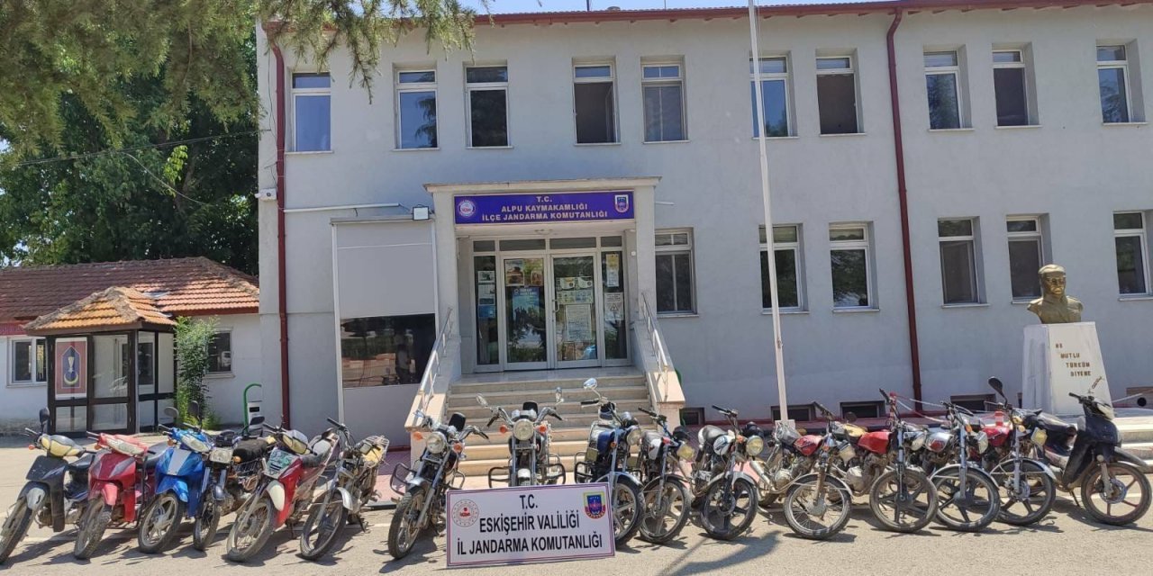Eskişehir'de plakasız 16 motosiklet ele geçirildi