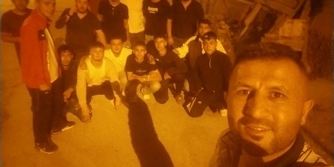 Gençler yangınlara karşı omuz omuza