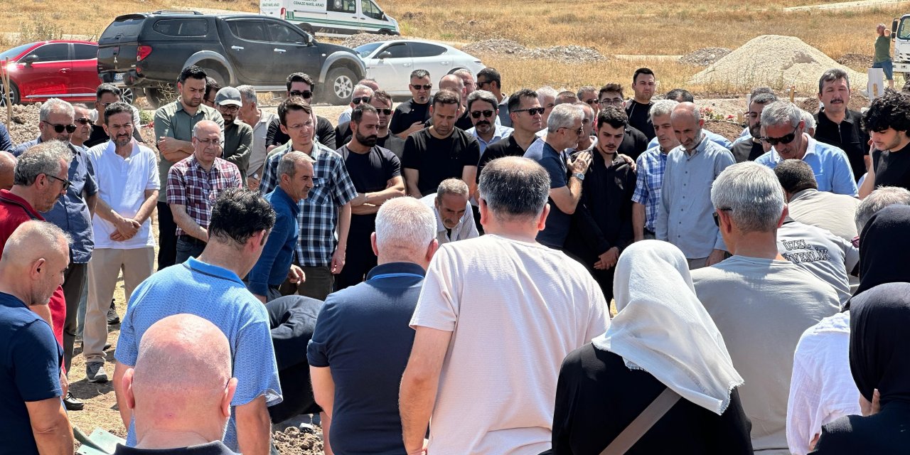 Havuzda boğulan çocuk Eskişehir'de son yolculuğuna uğurlandı