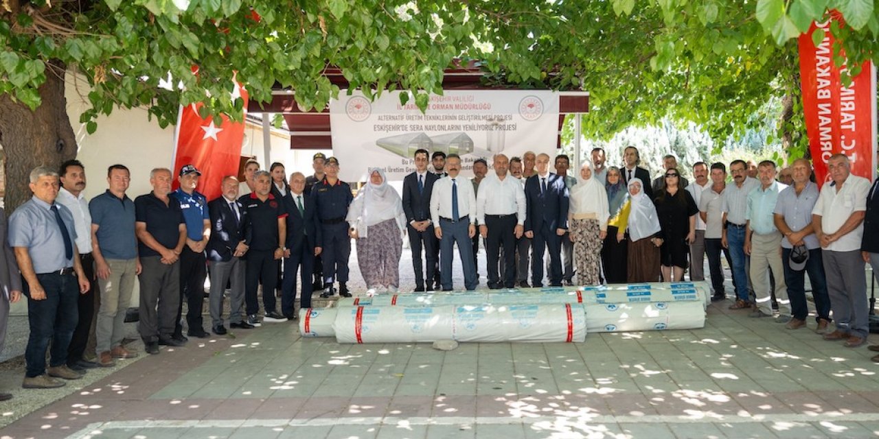 Vali Aksoy Mihalgazi'de sera örtüsü teslim törenine katıldı