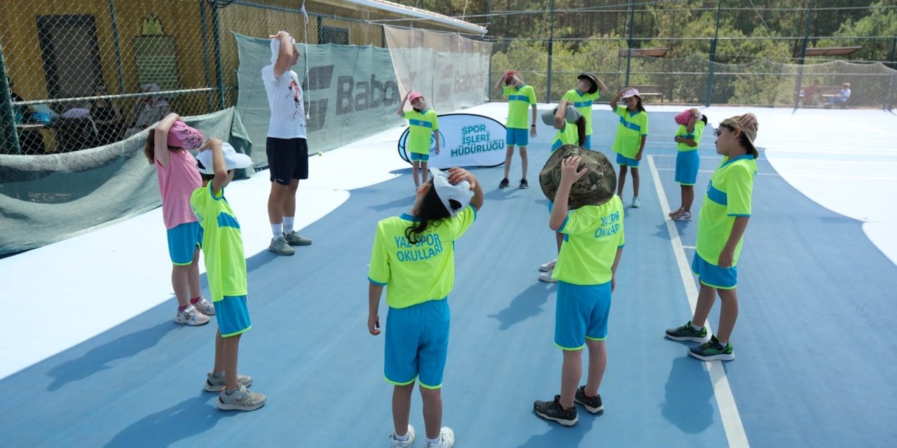 Tenis kortlarında yaz coşkusu