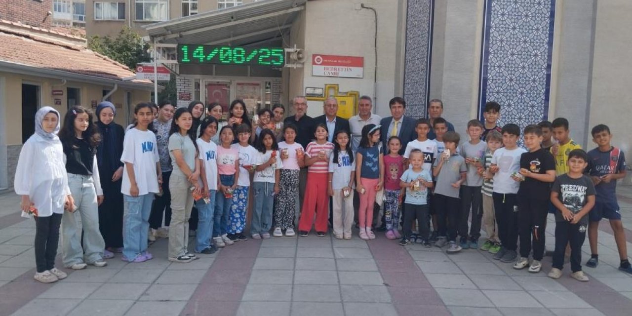 Kur'an-ı Kerim öğrenen çocuklara hediyeler armağan edildi