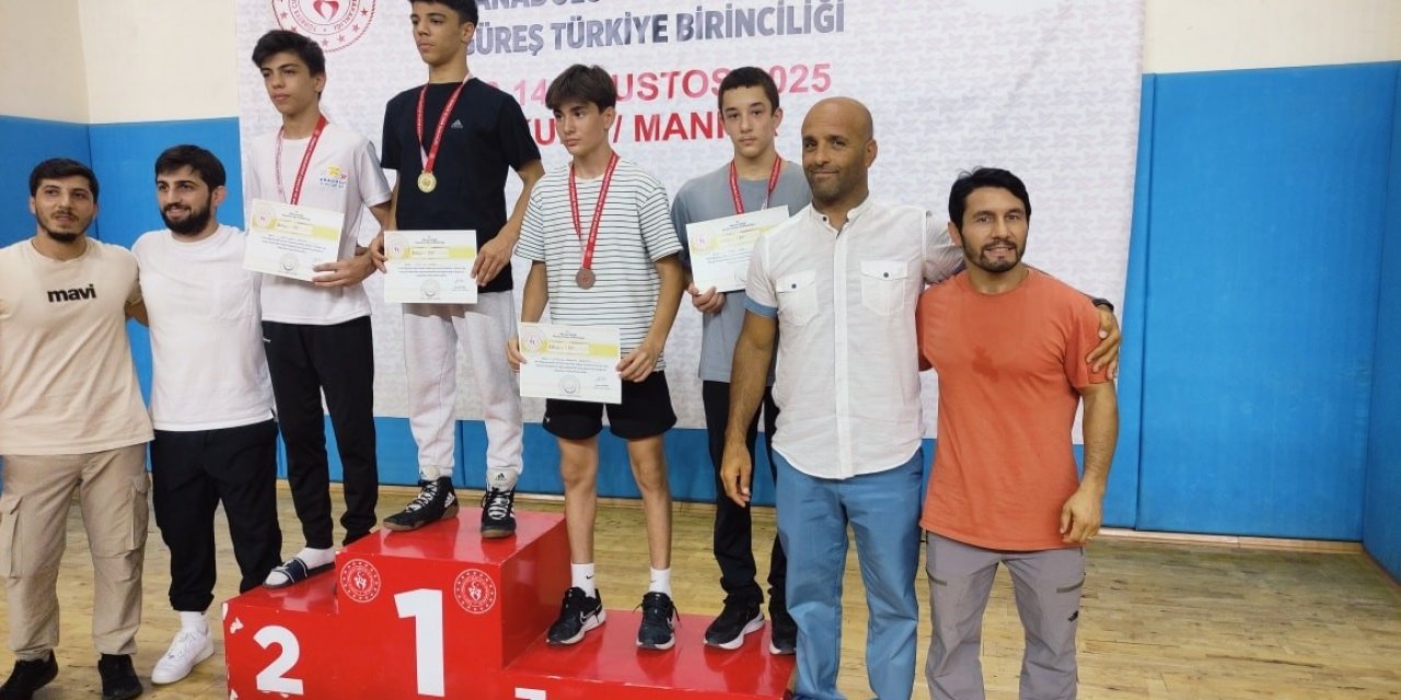 Kütahyalı güreşçiler Manisa’dan derecelerle döndü