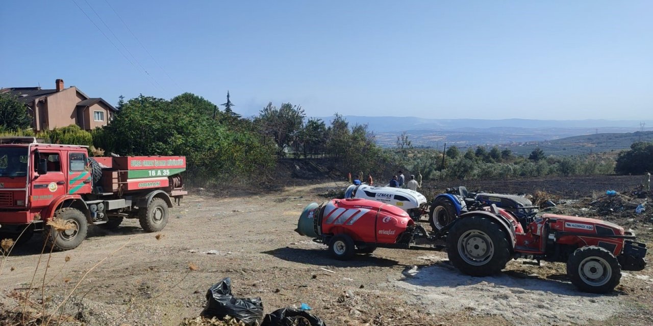 Mudanya’da çöplük yangını büyümeden söndürüldü