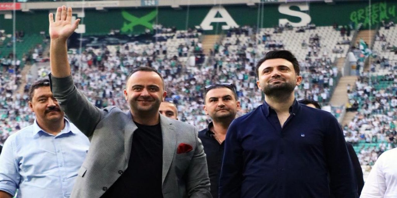 Başkanlardan tribünlere duygusal selam!