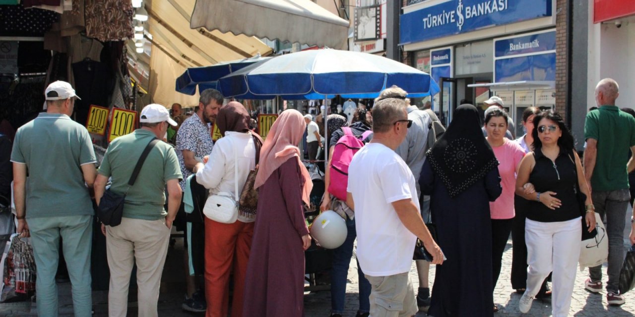 Eskişehir'de indirimler küçük esnafı hareketlendirdi