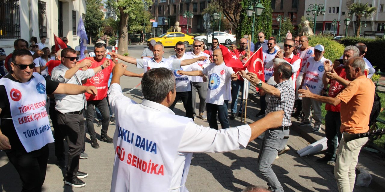 Eskişehir'de memurlar davulla zurnayla iş bıraktı!