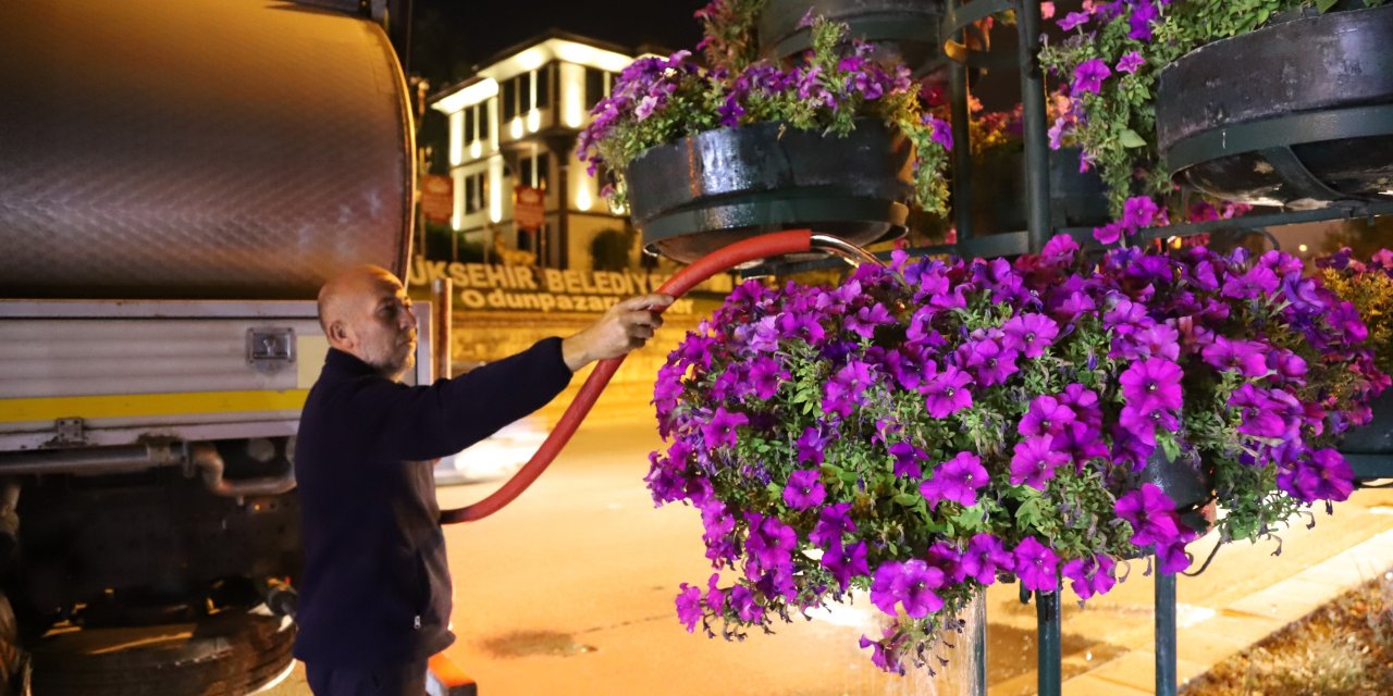 Büyükşehir ekipleri gece mesailerini sürdürüyor