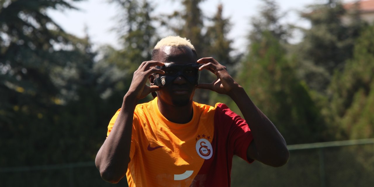 Eskişehir'de onu gören Osimhen zannediyor