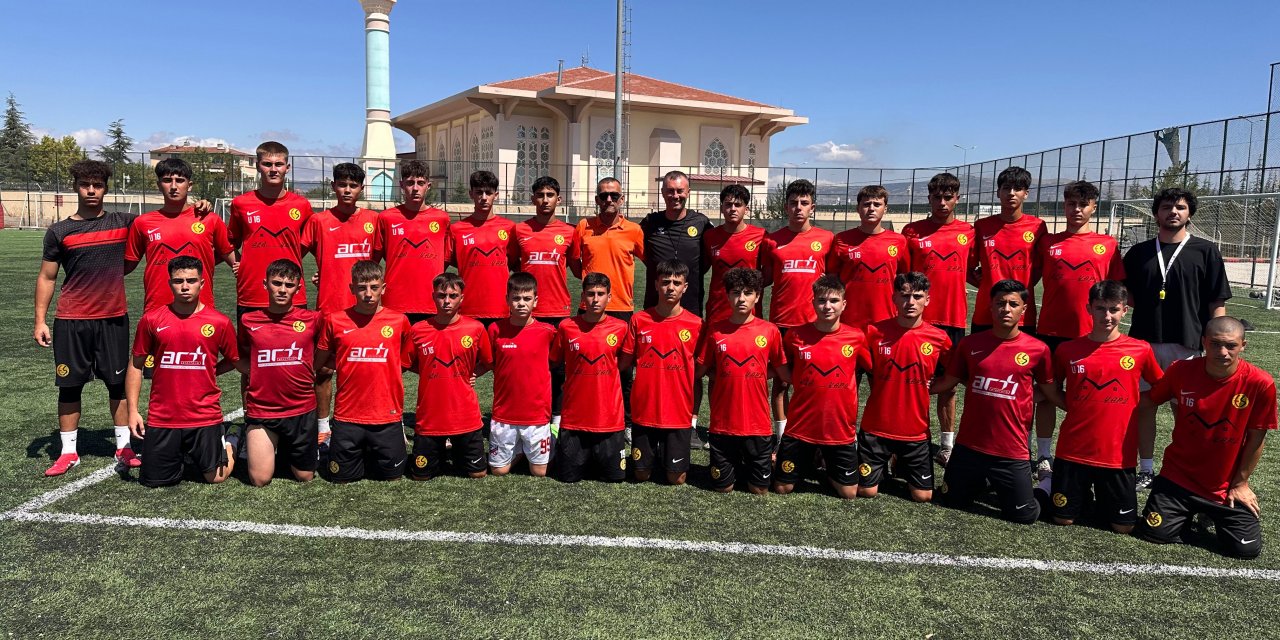 Eskişehirspor U16 Takımı sıkı çalışıyor