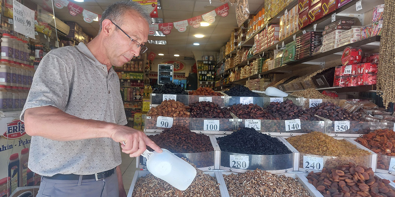 Fiyatlar nedeniyle vatandaşın kuru yemişlere ilgisi azaldı