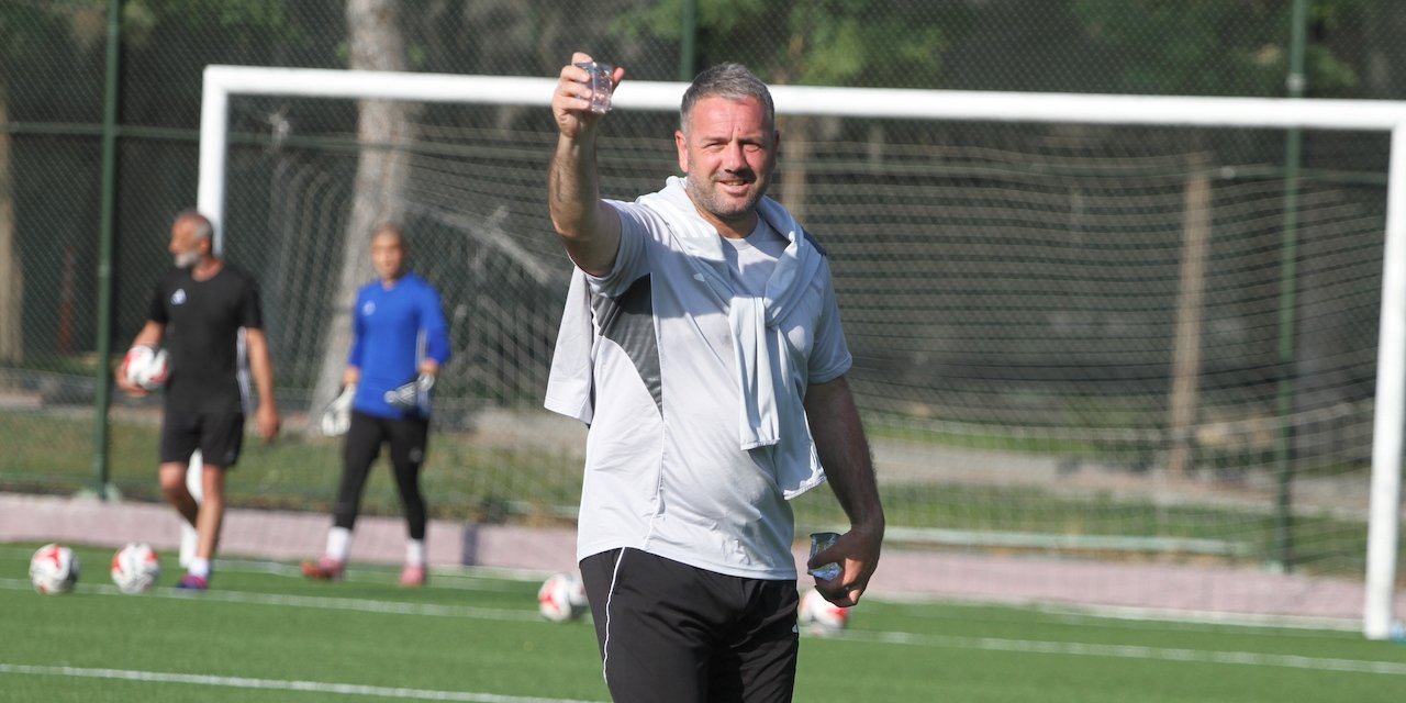 İlhan Var: Camialarla dolu grupta favori Eskişehirspor