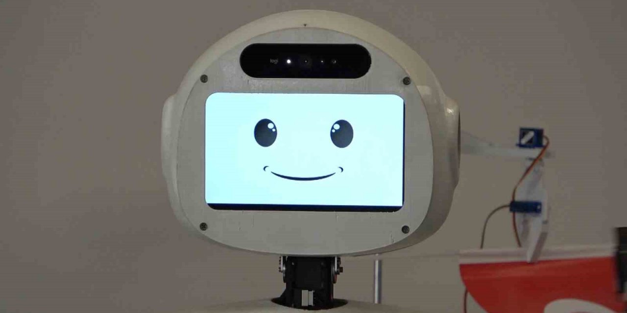 Türk üniversitelerinde bir ilk: Yapay zeka destekli insansı robot geliştirildi