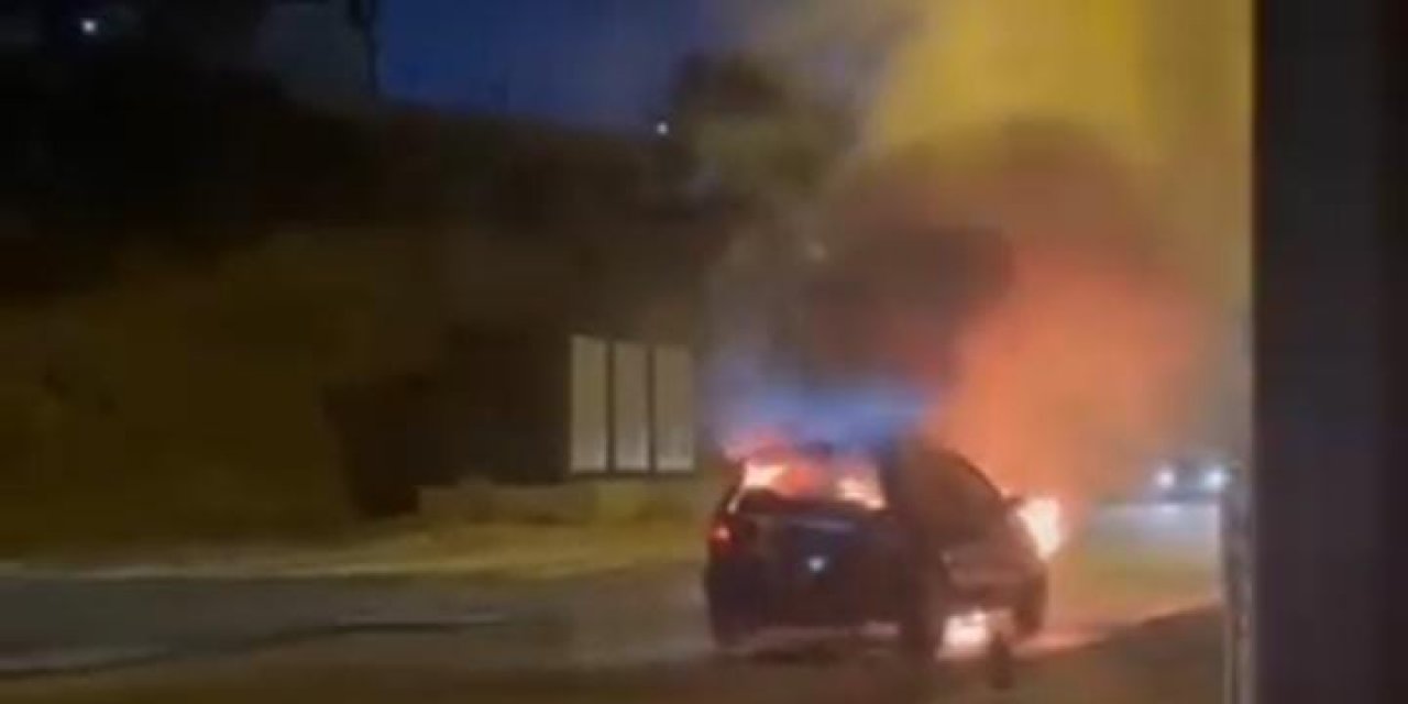 Bursa'da park halindeki otomobil alev topuna döndü