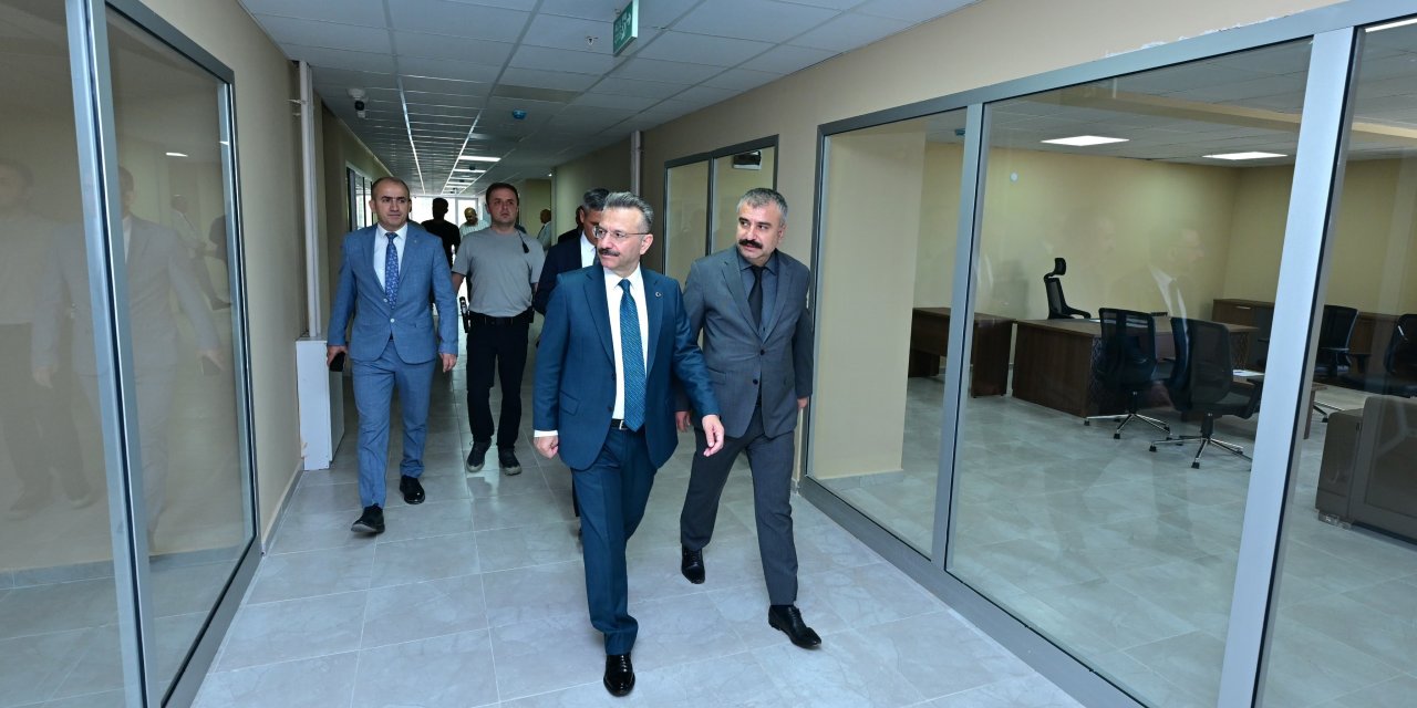 Vali Aksoy'dan Fethi Yılmaz Sezer Yaşlı Bakım Merkezi'ne ziyaret