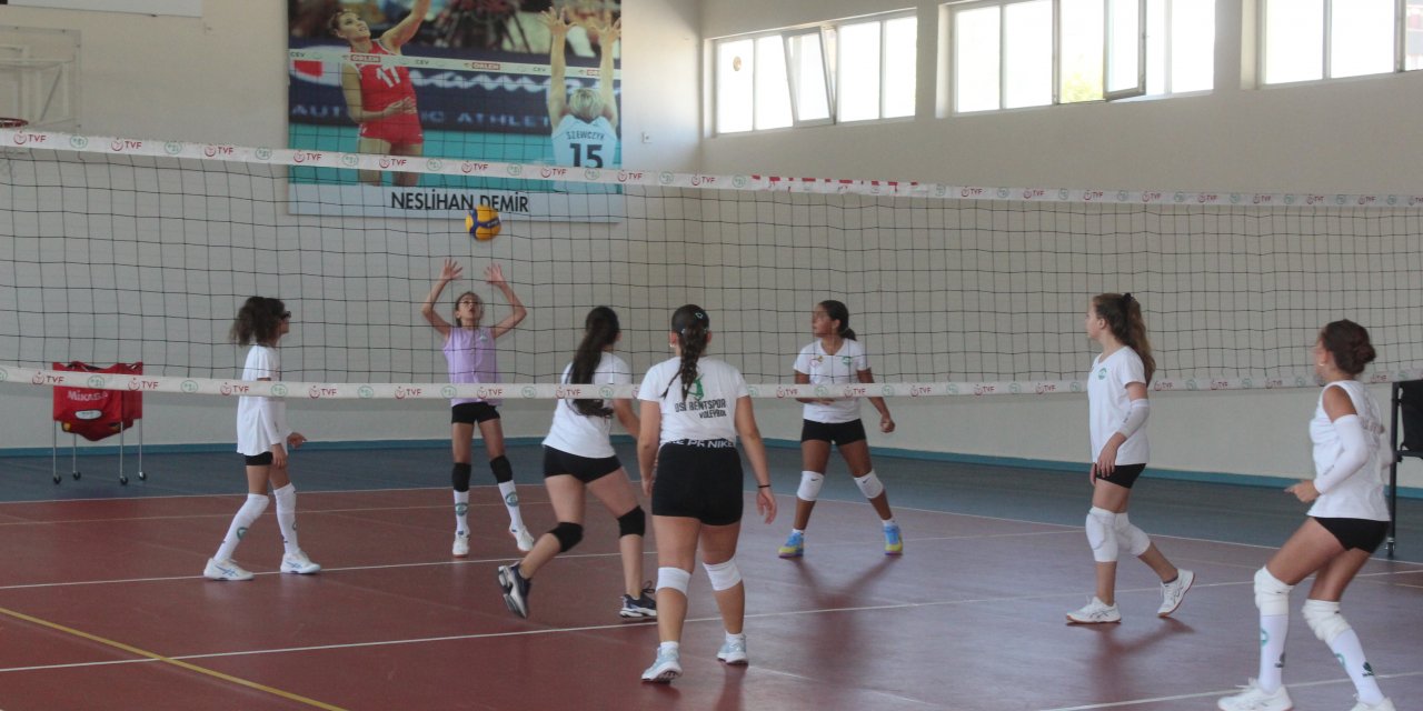DSİ Bent voleybolda yaz dolu dolu geçti