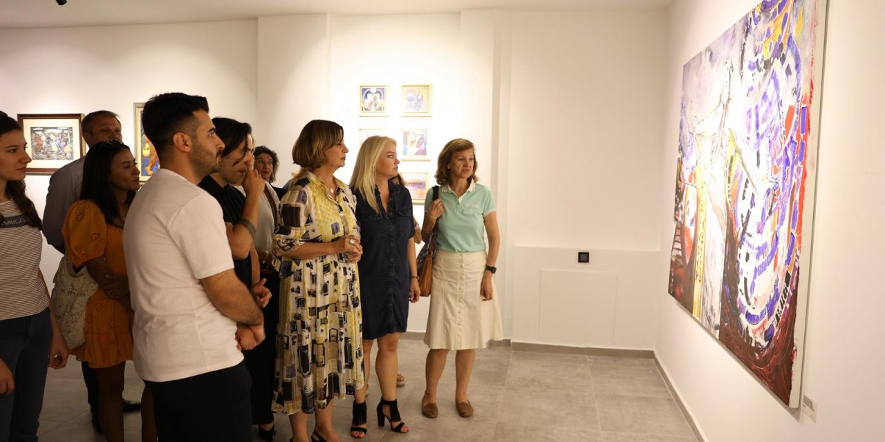 “Kesişen İzler” sergisi farklı sanat anlayışlarını buluşturdu