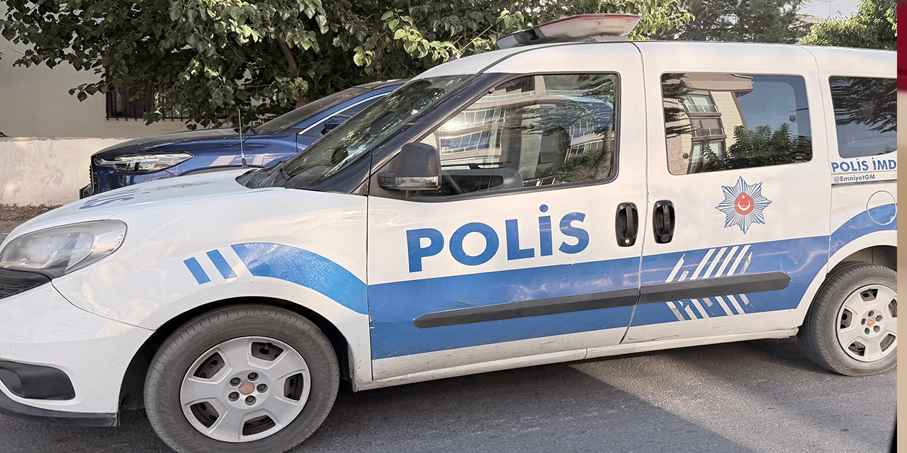 Evinin önünde bacağından vuruldu