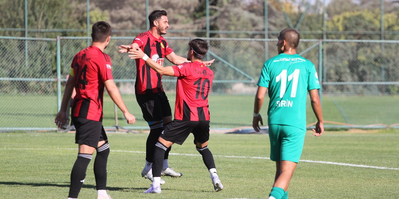 Deniz yine attı