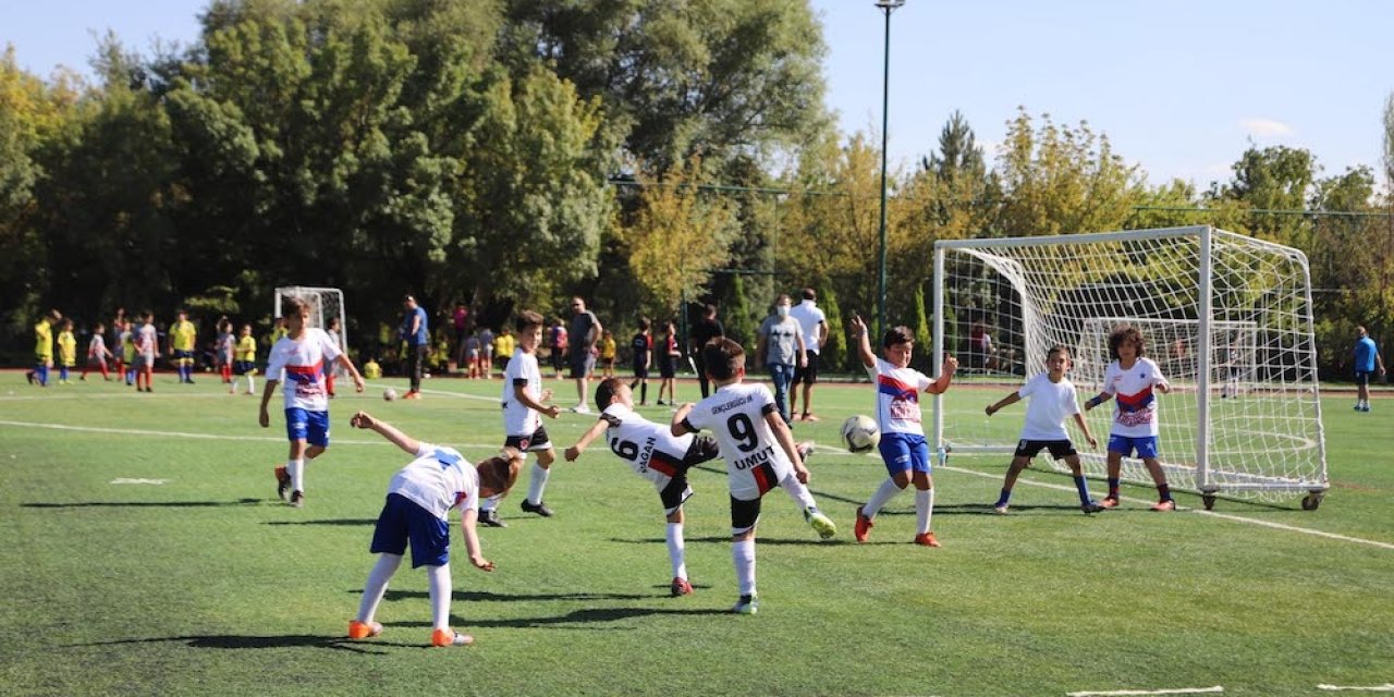 Zafer Bayramı’na özel futbol şenliği