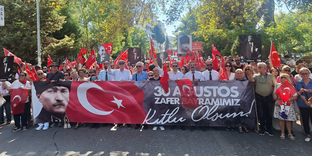 Eskişehir'de 30 Ağustos Zafer Yürüyüşü coşkuyla gerçekleşti