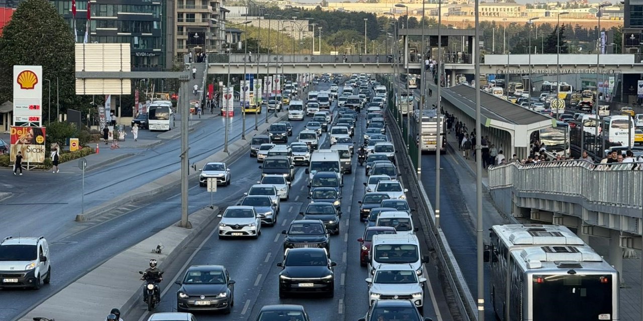 Okullarda uyum haftası başladı veliler yola döküldü