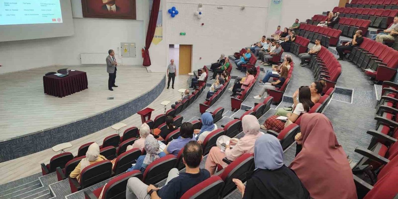 Kütahya MEM Müdürü Yılmaz’dan öğretmen seminerlerine ziyaret