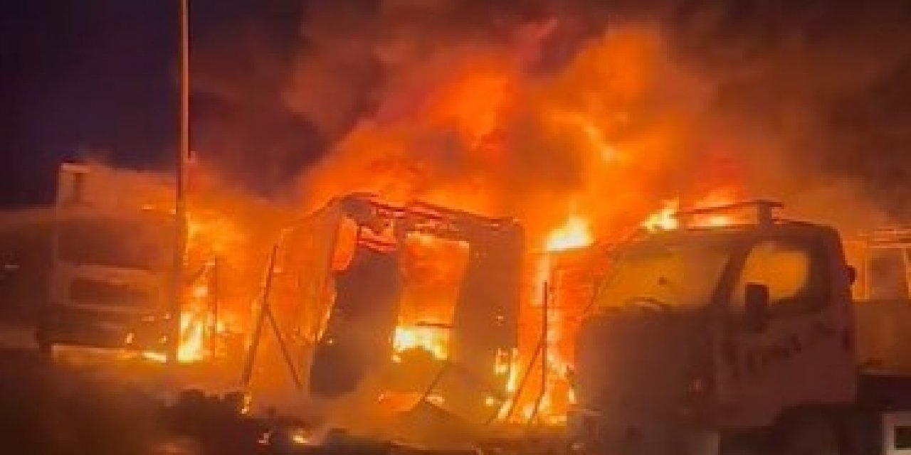 Bursa’da 3 kamyon ve 1 tır alev alev yandı, ortalık savaş alanına döndü