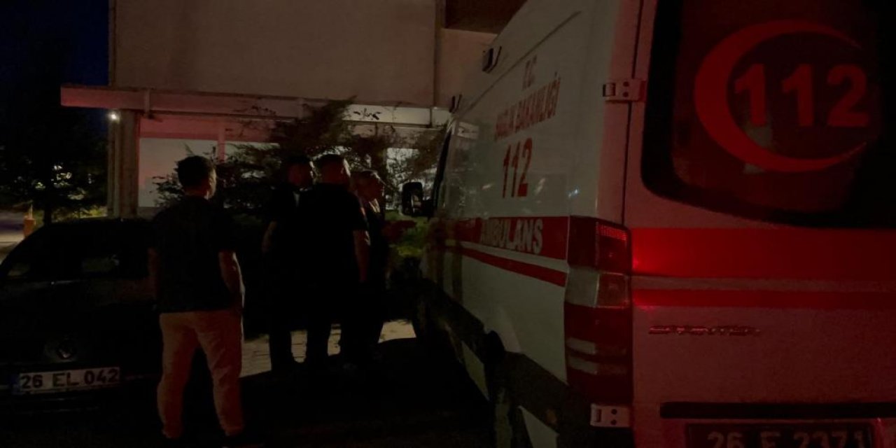 Eskişehir’de akılalmaz olay: Ambulansı kovalayıp devlet kurumunu bastılar!