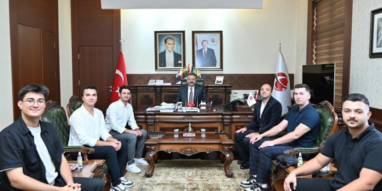 Vali Aksoy, ödüllü Mavera Teknoloji Takımı’nı makamında ağırladı