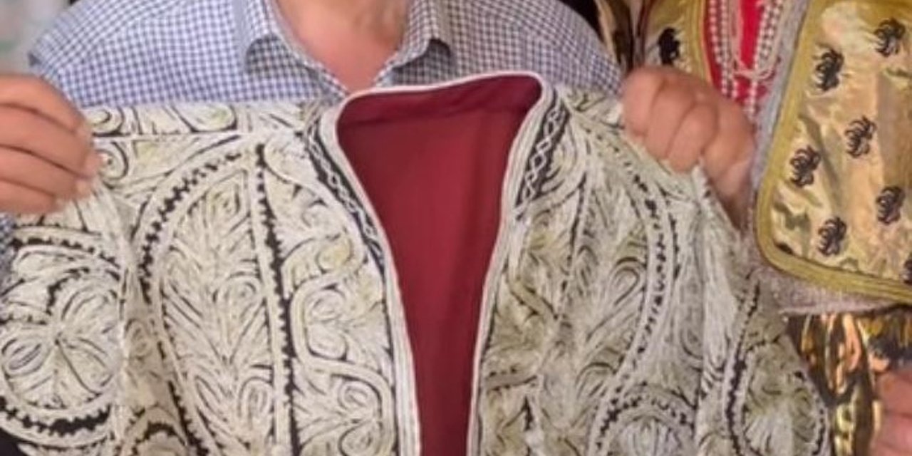 Simli gümüş iplikle işlenen nadide bir giysi ‘Sarka'