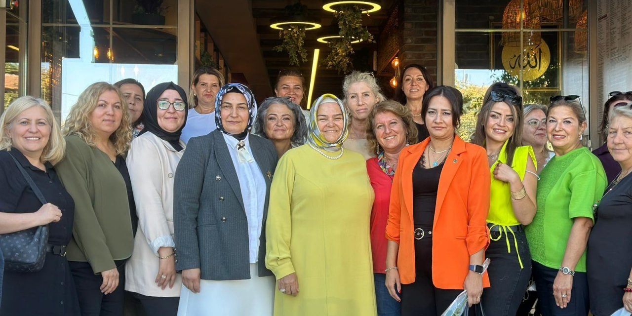 AK Parti Eskişehir İl Kadın Kolları muhtarlarla buluştu