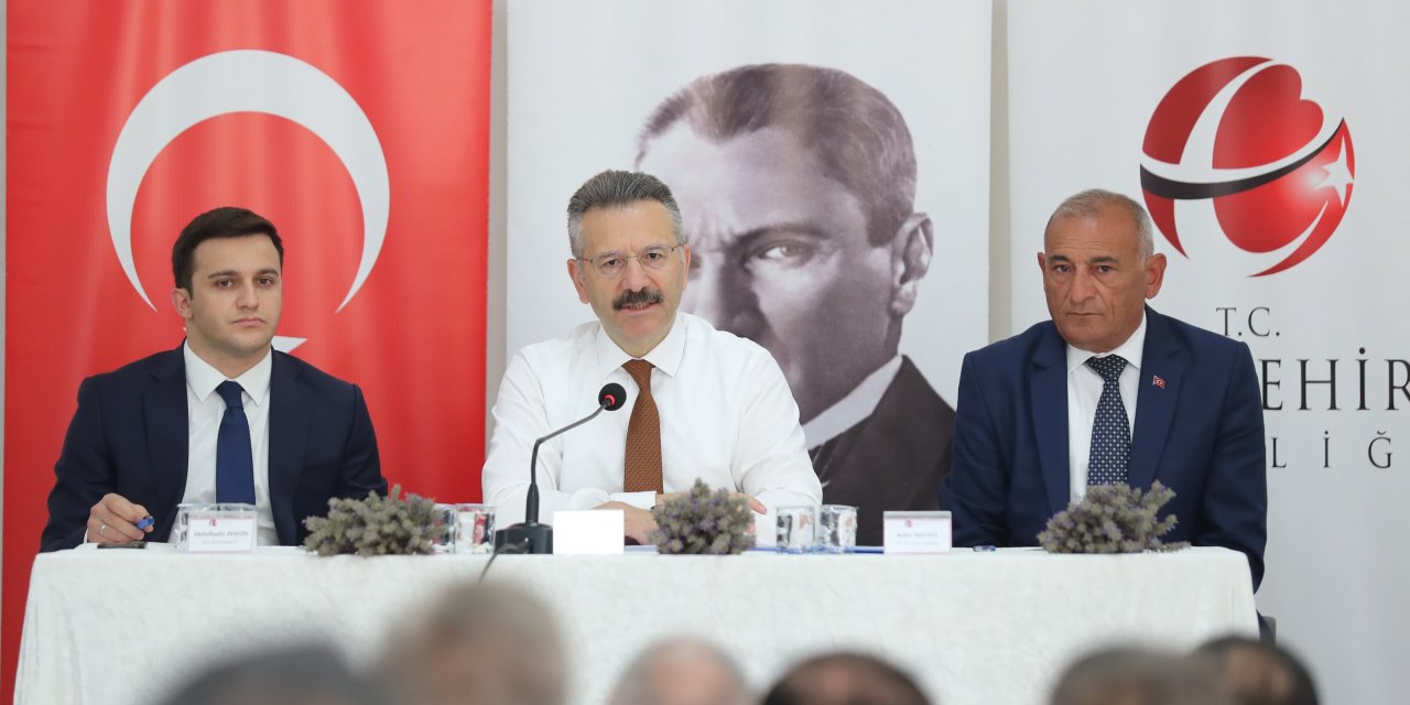 Vali Aksoy Han'da Muhtarlar Toplantısı düzenledi