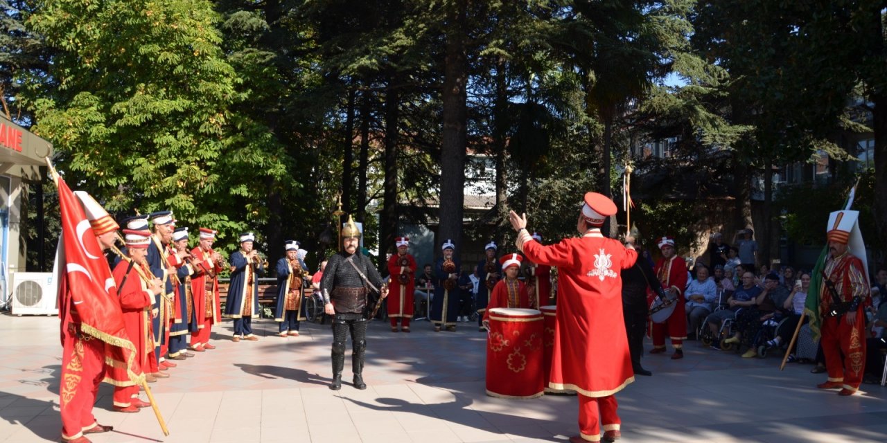 Mehter takımı hastanede konser verdi