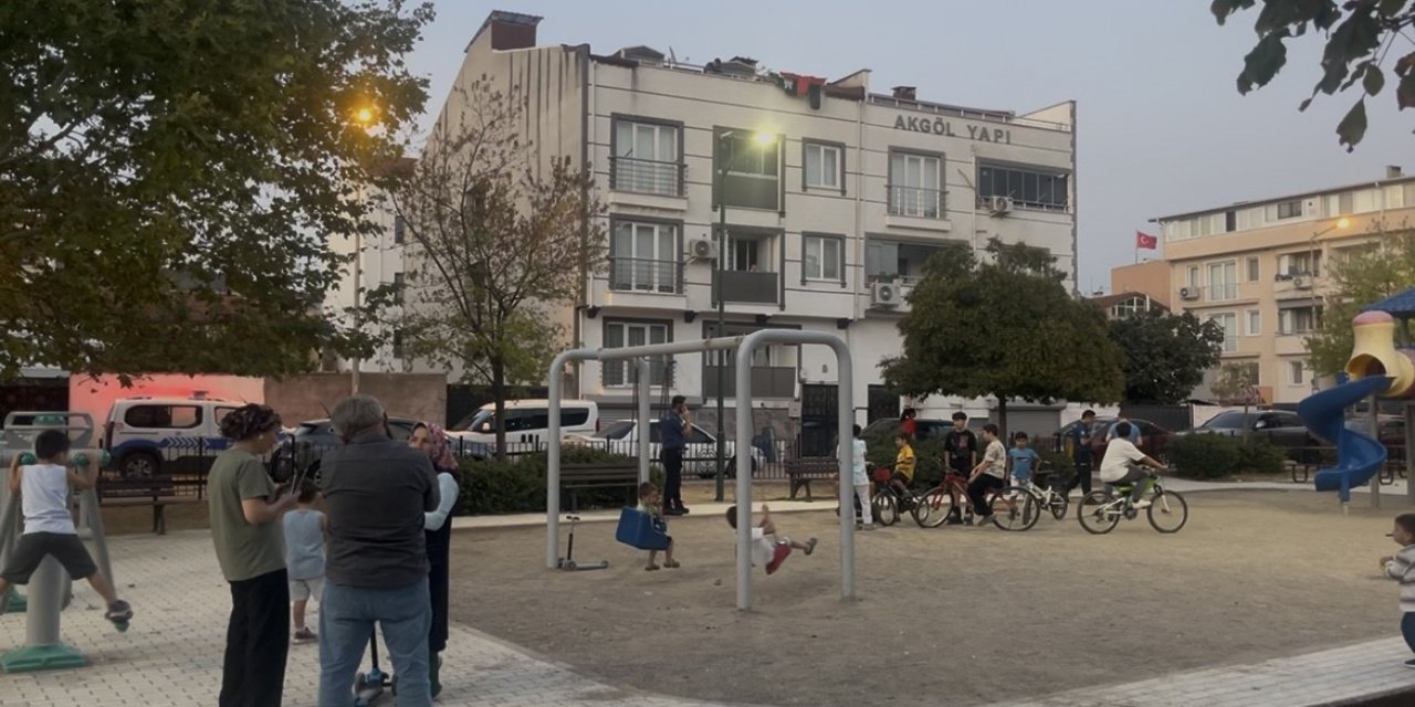 Parkta oynayan çocuk yorgun merminin hedefi oldu
