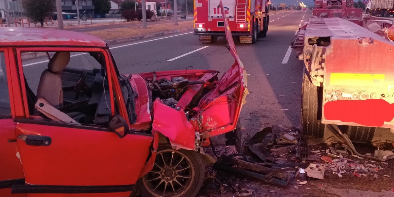 Otomobilin tırın dorsesine çarpması sonucu 1 kişi yaralandı