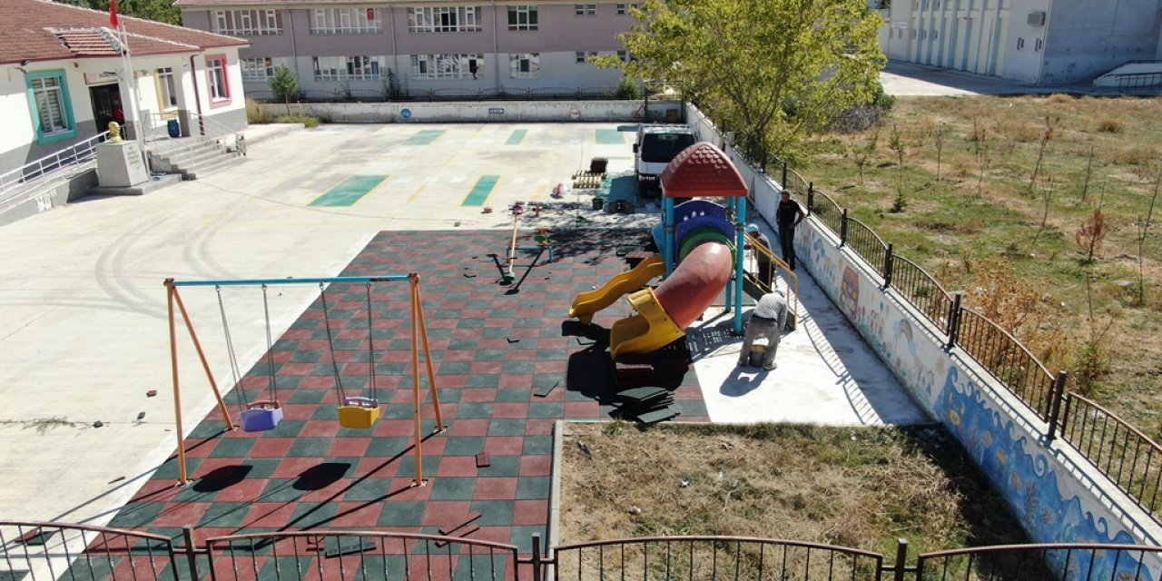 İnönü'de minik öğrenciler için oyun alanları yenilendi