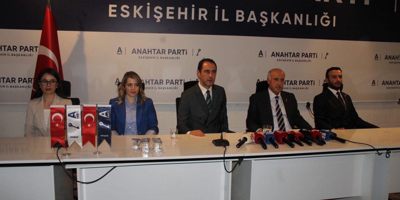 Anahtar Parti Genel Başkan Yardımcısı Eskişehir’de konuştu