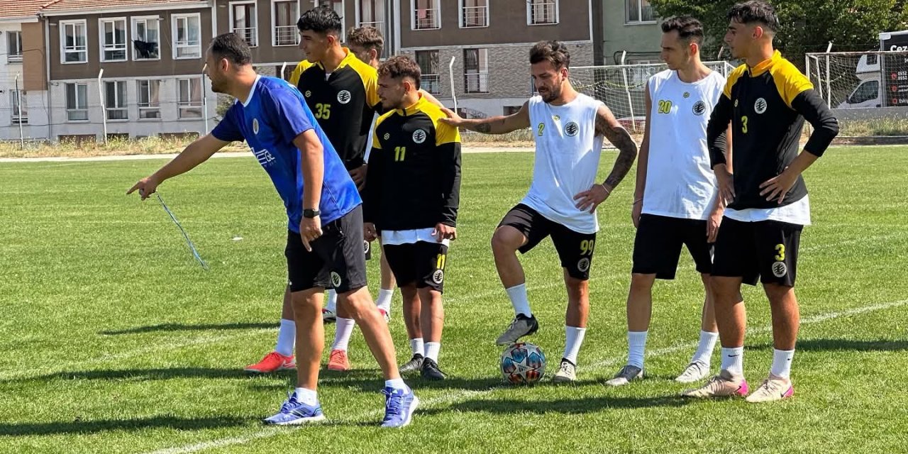Özel maçlara devam
