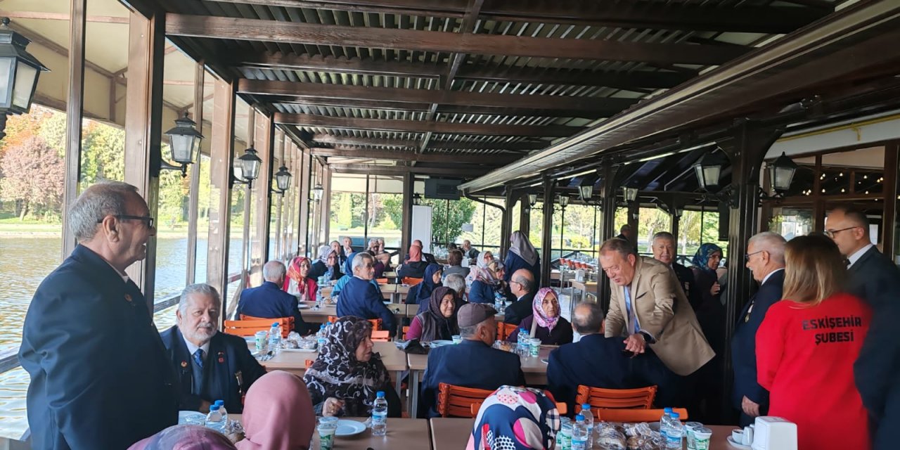 Büyükşehir Gaziler Günü dolayısıyla yemek düzenledi