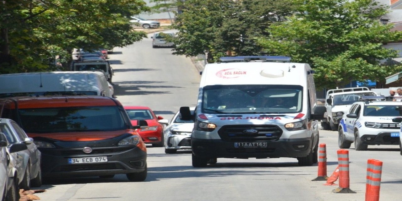 Kontrolden çıkan motosiklet devrildi